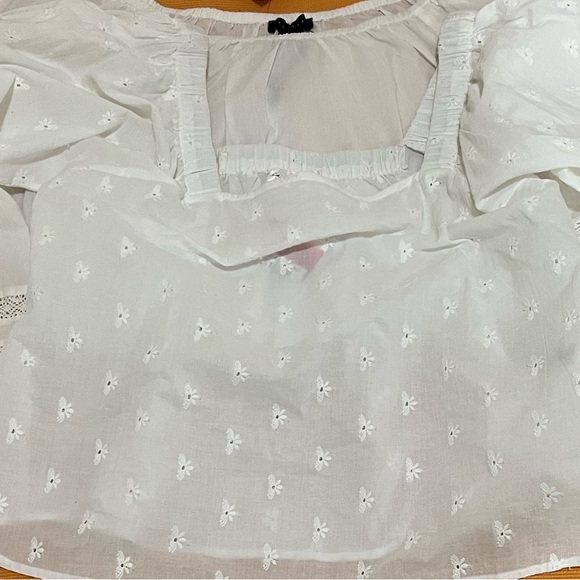 NWT Chelsea & Theodore white top. - Picture 3 of 5